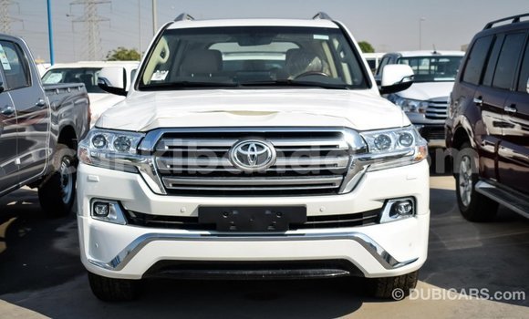 Nunua Imported Toyota Land Cruiser Nyeupe Gari ndani ya Import - Dubai nchini Uganda Nunua Imported Toyota Land Cruiser Nyeupe Gari ndani ya Import - Dubai nchini Uganda
