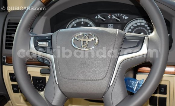 Nunua Imported Toyota Land Cruiser Nyeupe Gari ndani ya Import - Dubai nchini Uganda Nunua Imported Toyota Land Cruiser Nyeupe Gari ndani ya Import - Dubai nchini Uganda