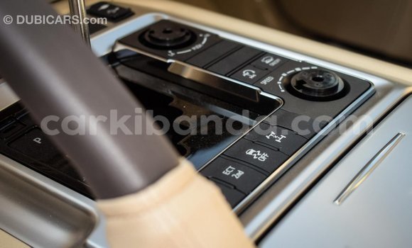 Nunua Imported Toyota Land Cruiser Nyeupe Gari ndani ya Import - Dubai nchini Uganda Nunua Imported Toyota Land Cruiser Nyeupe Gari ndani ya Import - Dubai nchini Uganda