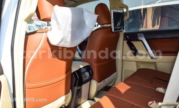 Nunua Imported Toyota Prado Nyeupe Gari ndani ya Import - Dubai nchini Uganda Nunua Imported Toyota Prado Nyeupe Gari ndani ya Import - Dubai nchini Uganda