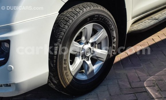 Nunua Imported Toyota Prado Nyeupe Gari ndani ya Import - Dubai nchini Uganda Nunua Imported Toyota Prado Nyeupe Gari ndani ya Import - Dubai nchini Uganda