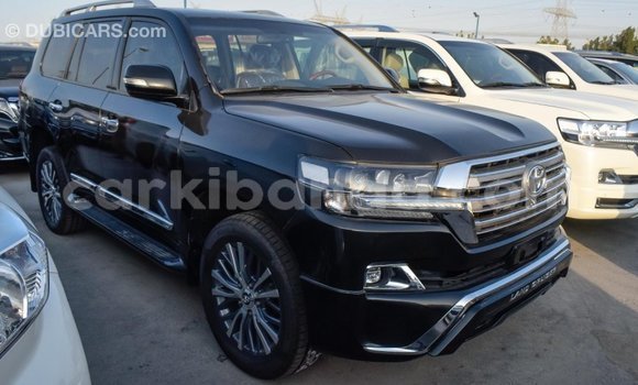 Nunua Imported Toyota Land Cruiser Nyeusi Gari ndani ya Import - Dubai nchini Uganda Nunua Imported Toyota Land Cruiser Nyeusi Gari ndani ya Import - Dubai nchini Uganda