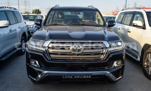 Nunua Imported Toyota Land Cruiser Nyeusi Gari ndani ya Import - Dubai nchini Uganda Nunua Imported Toyota Land Cruiser Nyeusi Gari ndani ya Import - Dubai nchini Uganda