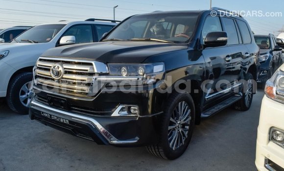 Nunua Imported Toyota Land Cruiser Nyeusi Gari ndani ya Import - Dubai nchini Uganda Nunua Imported Toyota Land Cruiser Nyeusi Gari ndani ya Import - Dubai nchini Uganda