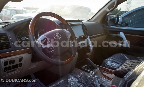 Nunua Imported Toyota Land Cruiser Nyeusi Gari ndani ya Import - Dubai nchini Uganda Nunua Imported Toyota Land Cruiser Nyeusi Gari ndani ya Import - Dubai nchini Uganda