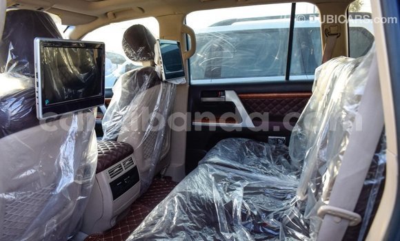 Nunua Imported Toyota Land Cruiser Nyeusi Gari ndani ya Import - Dubai nchini Uganda Nunua Imported Toyota Land Cruiser Nyeusi Gari ndani ya Import - Dubai nchini Uganda