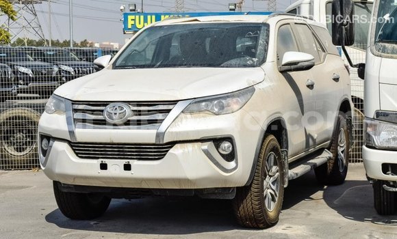 Gura Imported Toyota Fortuner White Imodoka i Import - Dubai mu Uganda Gura Imported Toyota Fortuner White Imodoka i Import - Dubai mu Uganda