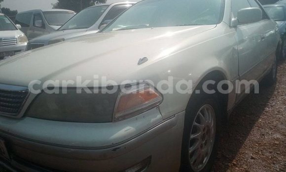 Acheter Occasion Voiture Toyota Mark II Blanc à Kampala, Ouganda Acheter Occasion Voiture Toyota Mark II Blanc à Kampala, Ouganda