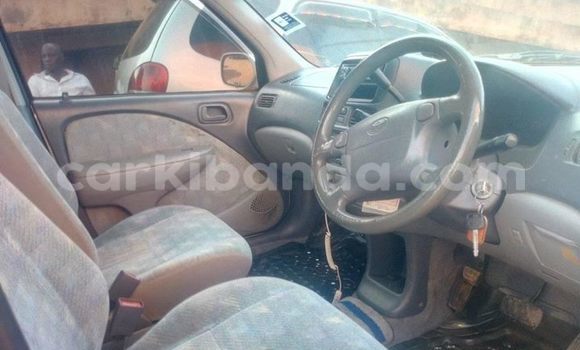 Acheter Occasion Voiture Toyota Raum Blanc à Kampala, Ouganda Acheter Occasion Voiture Toyota Raum Blanc à Kampala, Ouganda