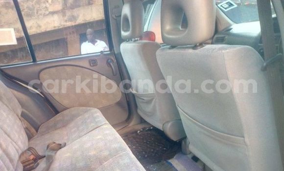 Acheter Occasion Voiture Toyota Raum Blanc à Kampala, Ouganda Acheter Occasion Voiture Toyota Raum Blanc à Kampala, Ouganda