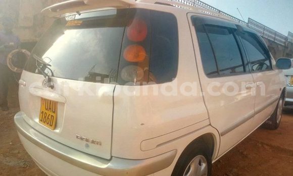 Acheter Occasion Voiture Toyota Raum Blanc à Kampala, Ouganda Acheter Occasion Voiture Toyota Raum Blanc à Kampala, Ouganda