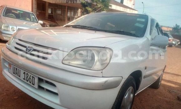 Acheter Occasion Voiture Toyota Raum Blanc à Kampala, Ouganda Acheter Occasion Voiture Toyota Raum Blanc à Kampala, Ouganda