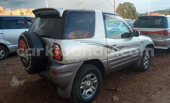 Acheter Occasion Voiture Toyota RAV4 Gris à Kampala, Ouganda Acheter Occasion Voiture Toyota RAV4 Gris à Kampala, Ouganda