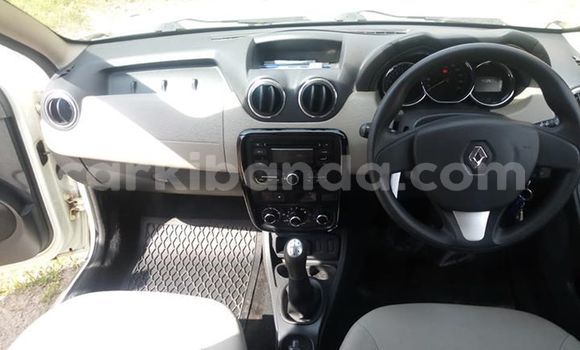 Gura Yakoze Renault Duster White Imodoka i Kampala mu Uganda Gura Yakoze Renault Duster White Imodoka i Kampala mu Uganda