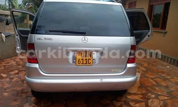 Gura Yakoze Mercedes‒Benz ML–Class Silver Imodoka i Kampala mu Uganda Gura Yakoze Mercedes‒Benz ML–Class Silver Imodoka i Kampala mu Uganda