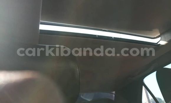 Gura Yakoze Mercedes‒Benz E–Class Green Imodoka i Kampala mu Uganda Gura Yakoze Mercedes‒Benz E–Class Green Imodoka i Kampala mu Uganda
