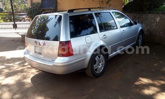 Gura Yakoze Volkswagen Golf Silver Imodoka i Kampala mu Uganda Gura Yakoze Volkswagen Golf Silver Imodoka i Kampala mu Uganda