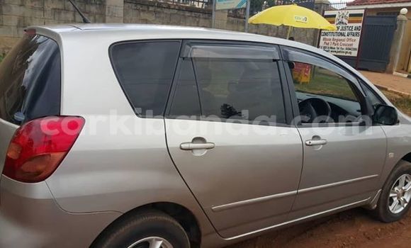 Gura Yakoze Toyota Spacio Silver Imodoka i Kampala mu Uganda Gura Yakoze Toyota Spacio Silver Imodoka i Kampala mu Uganda