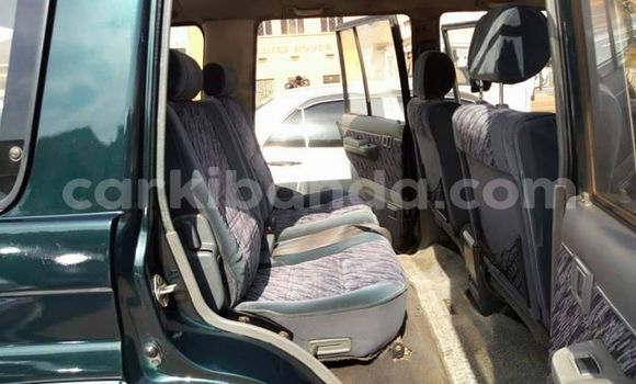 Gura Yakoze Toyota Land Cruiser Green Imodoka i Kampala mu Uganda Gura Yakoze Toyota Land Cruiser Green Imodoka i Kampala mu Uganda