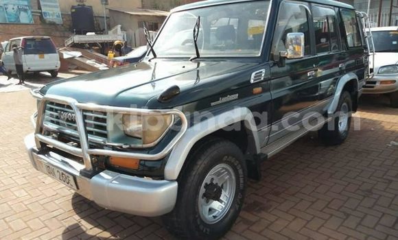 Gura Yakoze Toyota Land Cruiser Green Imodoka i Kampala mu Uganda Gura Yakoze Toyota Land Cruiser Green Imodoka i Kampala mu Uganda