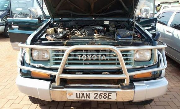 Gura Yakoze Toyota Land Cruiser Green Imodoka i Kampala mu Uganda Gura Yakoze Toyota Land Cruiser Green Imodoka i Kampala mu Uganda