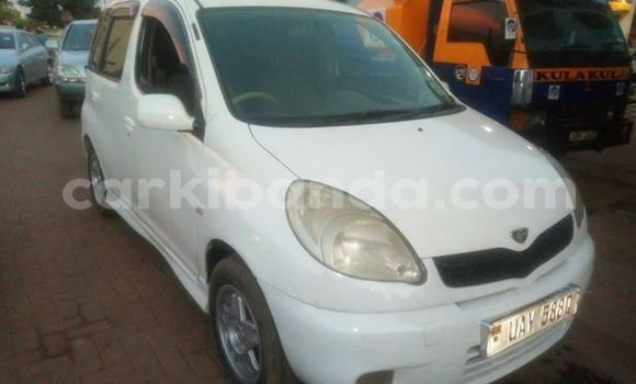 Gura Yakoze Toyota FunCargo White Imodoka i Kampala mu Uganda Gura Yakoze Toyota FunCargo White Imodoka i Kampala mu Uganda