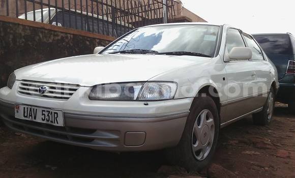 Gura Yakoze Toyota Camry White Imodoka i Arua mu Uganda Gura Yakoze Toyota Camry White Imodoka i Arua mu Uganda