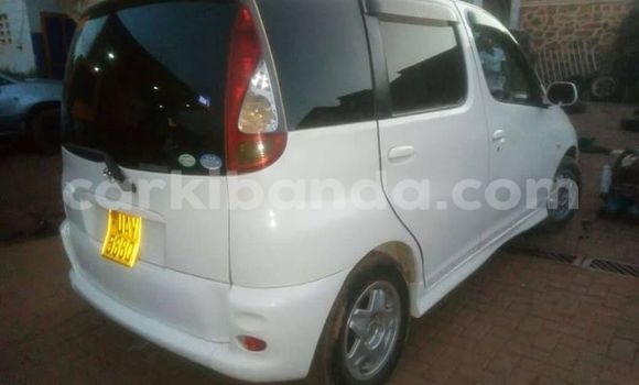 Gura Yakoze Toyota FunCargo White Imodoka i Kampala mu Uganda Gura Yakoze Toyota FunCargo White Imodoka i Kampala mu Uganda