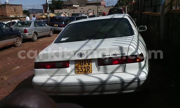 Gura Yakoze Toyota Camry White Imodoka i Arua mu Uganda Gura Yakoze Toyota Camry White Imodoka i Arua mu Uganda