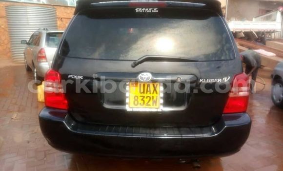 Gura Yakoze Toyota Kluger Black Imodoka i Kampala mu Uganda Gura Yakoze Toyota Kluger Black Imodoka i Kampala mu Uganda