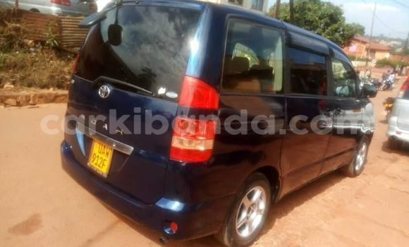 Gura Yakoze Toyota Noah Blue Imodoka i Kampala mu Uganda Gura Yakoze Toyota Noah Blue Imodoka i Kampala mu Uganda