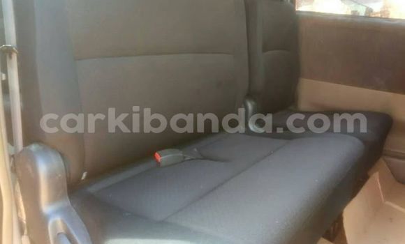 Gura Yakoze Toyota Noah Blue Imodoka i Kampala mu Uganda Gura Yakoze Toyota Noah Blue Imodoka i Kampala mu Uganda