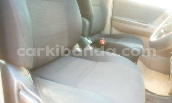 Gura Yakoze Toyota Noah Blue Imodoka i Kampala mu Uganda Gura Yakoze Toyota Noah Blue Imodoka i Kampala mu Uganda