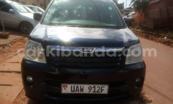 Gura Yakoze Toyota Noah Blue Imodoka i Kampala mu Uganda Gura Yakoze Toyota Noah Blue Imodoka i Kampala mu Uganda