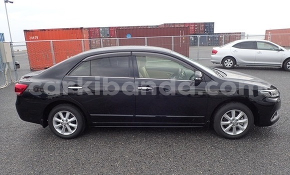 Gura Yakoze Toyota Premio Black Imodoka i Kampala mu Uganda Gura Yakoze Toyota Premio Black Imodoka i Kampala mu Uganda