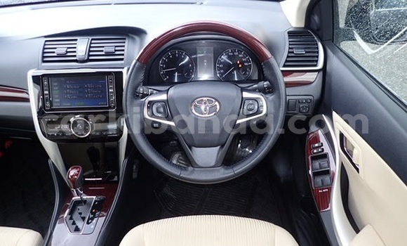 Gura Yakoze Toyota Premio Black Imodoka i Kampala mu Uganda Gura Yakoze Toyota Premio Black Imodoka i Kampala mu Uganda