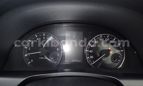 Gura Yakoze Toyota Premio Black Imodoka i Kampala mu Uganda Gura Yakoze Toyota Premio Black Imodoka i Kampala mu Uganda