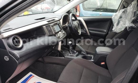 Gura Yakoze Toyota RAV4 Black Imodoka i Kampala mu Uganda Gura Yakoze Toyota RAV4 Black Imodoka i Kampala mu Uganda