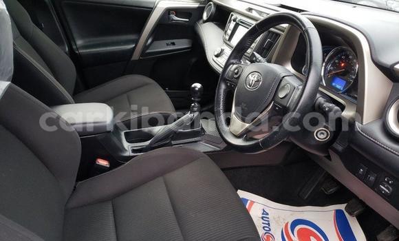 Gura Yakoze Toyota RAV4 Black Imodoka i Kampala mu Uganda Gura Yakoze Toyota RAV4 Black Imodoka i Kampala mu Uganda