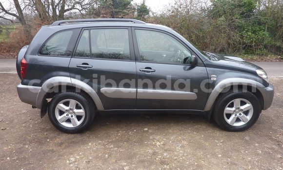 Gura Yakoze Toyota RAV4 Black Imodoka i Kampala mu Uganda Gura Yakoze Toyota RAV4 Black Imodoka i Kampala mu Uganda