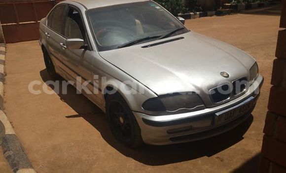 Gura Yakoze BMW 3–Series Silver Imodoka i Kampala mu Uganda Gura Yakoze BMW 3–Series Silver Imodoka i Kampala mu Uganda