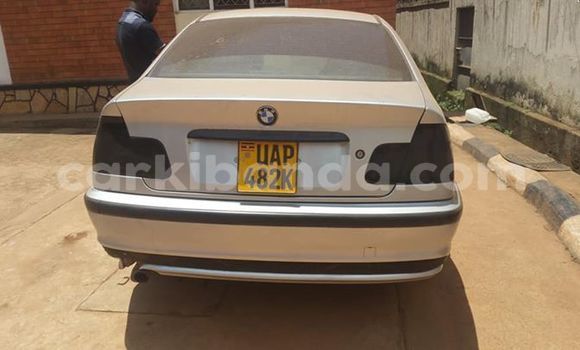 Gura Yakoze BMW 3–Series Silver Imodoka i Kampala mu Uganda Gura Yakoze BMW 3–Series Silver Imodoka i Kampala mu Uganda