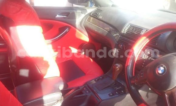 Gura Yakoze BMW 3–Series Blue Imodoka i Kampala mu Uganda Gura Yakoze BMW 3–Series Blue Imodoka i Kampala mu Uganda