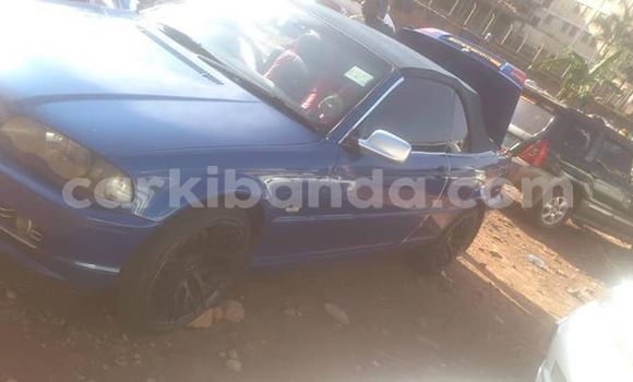 Gura Yakoze BMW 3–Series Blue Imodoka i Kampala mu Uganda Gura Yakoze BMW 3–Series Blue Imodoka i Kampala mu Uganda