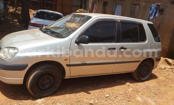 Gura Yakoze Toyota Raum Silver Imodoka i Kampala mu Uganda Gura Yakoze Toyota Raum Silver Imodoka i Kampala mu Uganda