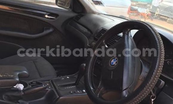 Gura Yakoze BMW 3–Series White Imodoka i Kampala mu Uganda Gura Yakoze BMW 3–Series White Imodoka i Kampala mu Uganda