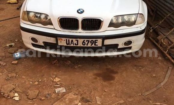 Gura Yakoze BMW 3–Series White Imodoka i Kampala mu Uganda Gura Yakoze BMW 3–Series White Imodoka i Kampala mu Uganda