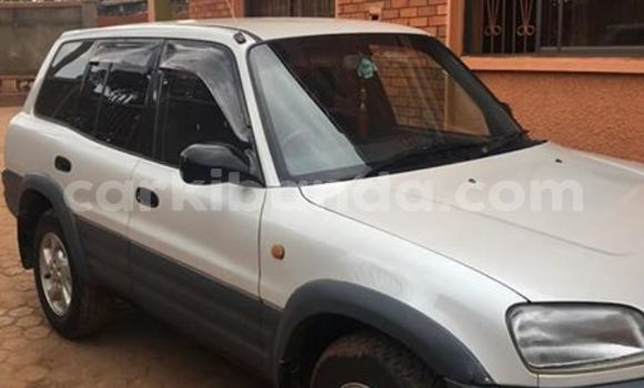 Gura Yakoze Toyota RAV4 Silver Imodoka i Kampala mu Uganda Gura Yakoze Toyota RAV4 Silver Imodoka i Kampala mu Uganda