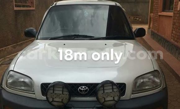 Gura Yakoze Toyota RAV4 Silver Imodoka i Kampala mu Uganda Gura Yakoze Toyota RAV4 Silver Imodoka i Kampala mu Uganda