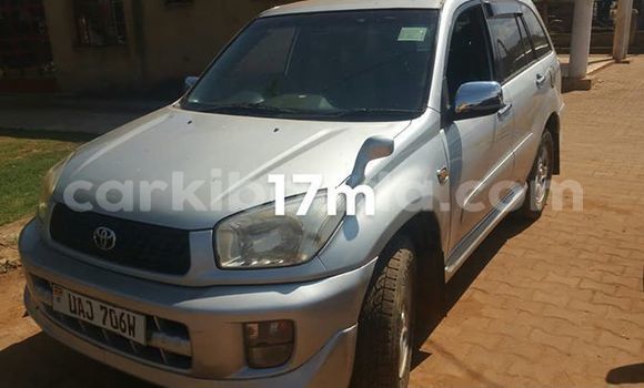 Gura Yakoze Toyota RAV4 Silver Imodoka i Kampala mu Uganda Gura Yakoze Toyota RAV4 Silver Imodoka i Kampala mu Uganda